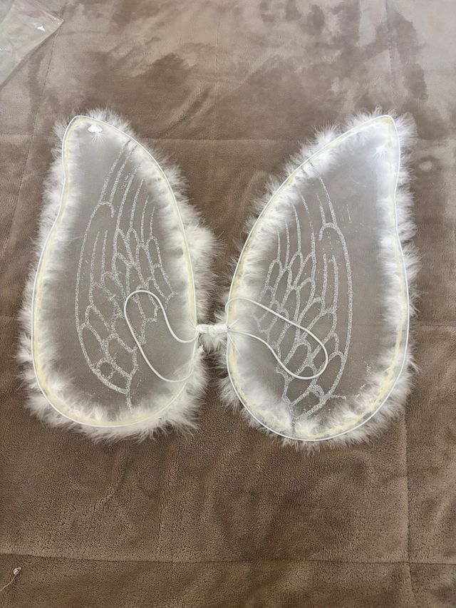 Asas de anjo e bandana