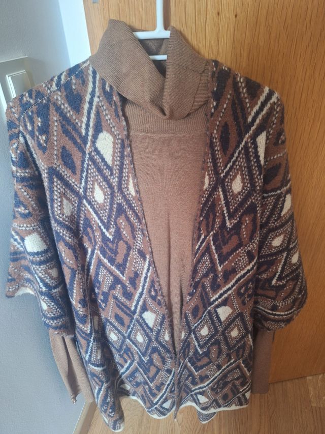 Jersey cuello alto y poncho