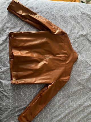 Cazadora / chaqueta nueva 40 EUR (imitacion cuero)