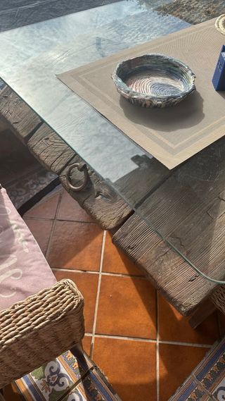 Mesa trillo antiguo  con cristal