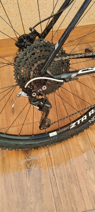 BICICLETA MONTAÑA CANNONDALE.