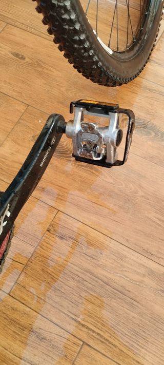 BICICLETA MONTAÑA CANNONDALE.