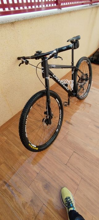 BICICLETA MONTAÑA CANNONDALE.