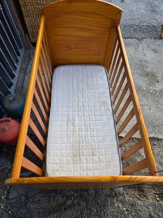 Cuna de madera maciza