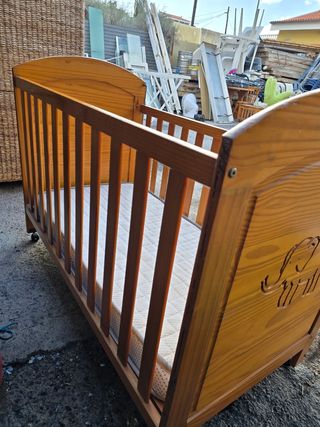 Cuna de madera maciza