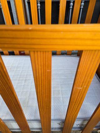 Cuna de madera maciza