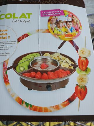 Macchina per il cioccolato e frutta