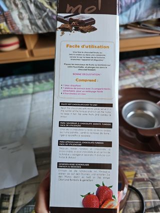 Macchina per il cioccolato e frutta