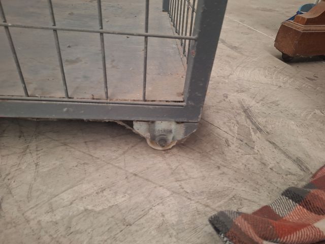 Jaula de hierro lavandería