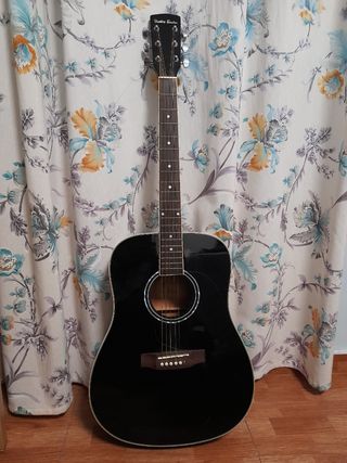 Guitarra acústica (Escucho ofertas)
