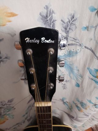 Guitarra acústica (Escucho ofertas)
