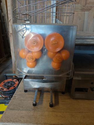 Orange juicer 