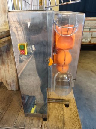 Orange juicer 