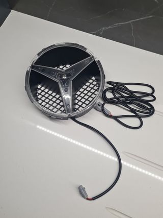 Emblema Mercedes luminoso