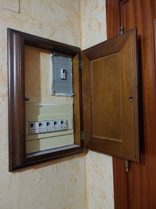 TAPA PARA CUBRIR CUADRO ELÉCTRICO