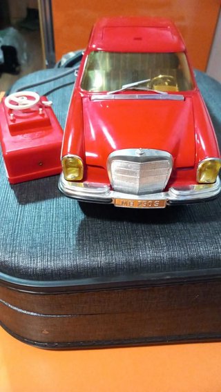 Coche teledirigido antiguo