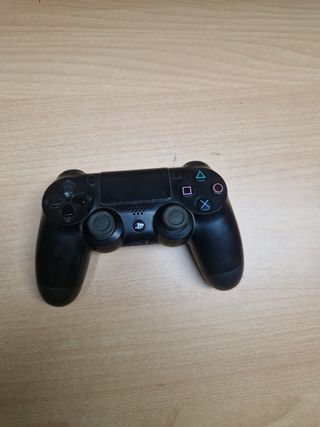 Ps4+jugos y mandos. Precio negociable
