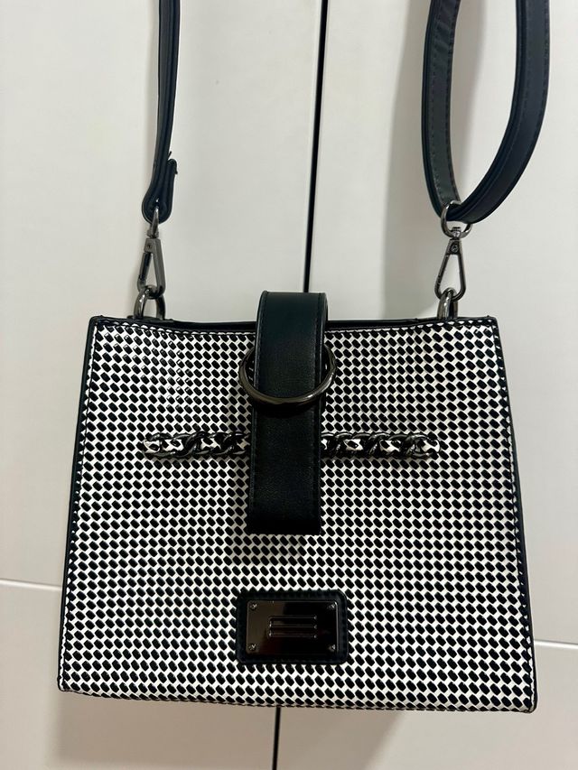 bandolera negra pequeña