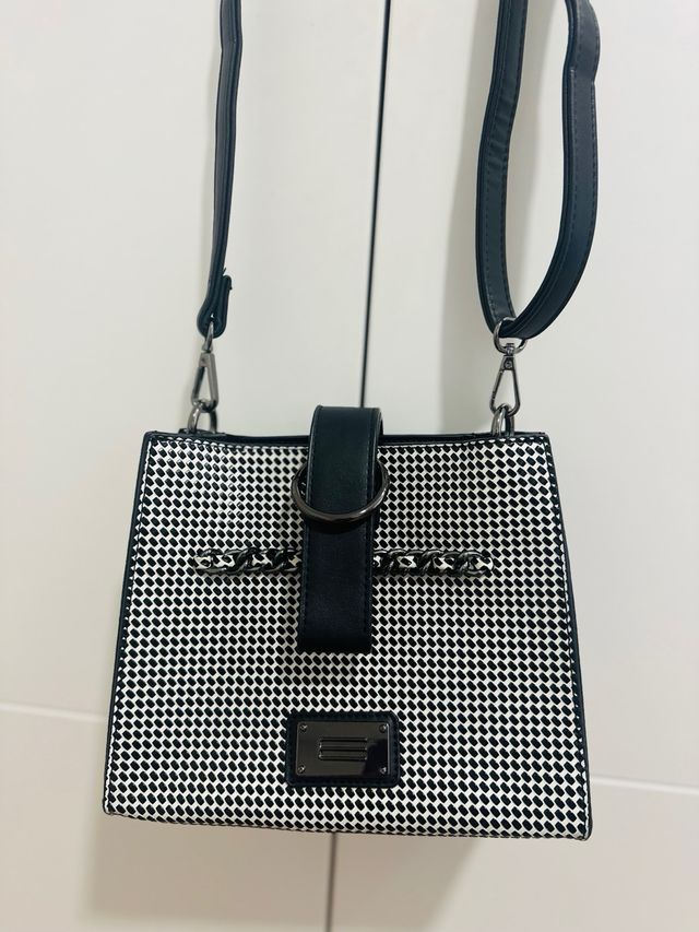 bandolera negra pequeña