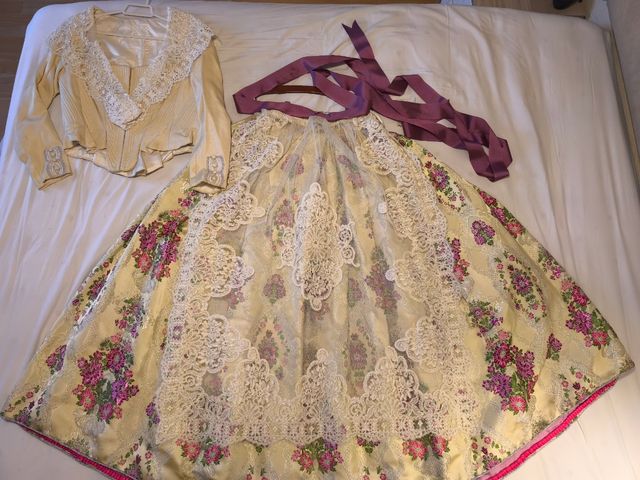 Traje fallera valenciana beig