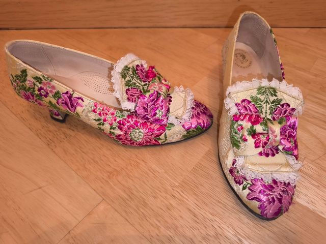 Traje fallera valenciana beig