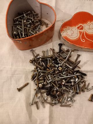 lotto di 4 scatoline con viti e chiodi