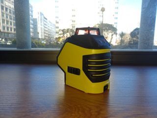 NIVEL LASER DE LINEAS - VERT/HORIZ - ROJO - NUEVO