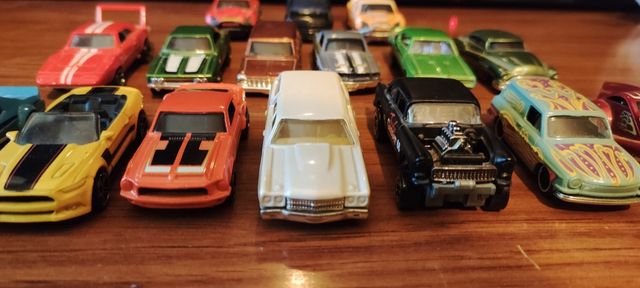 PACK DE 16  HOT WHEELS