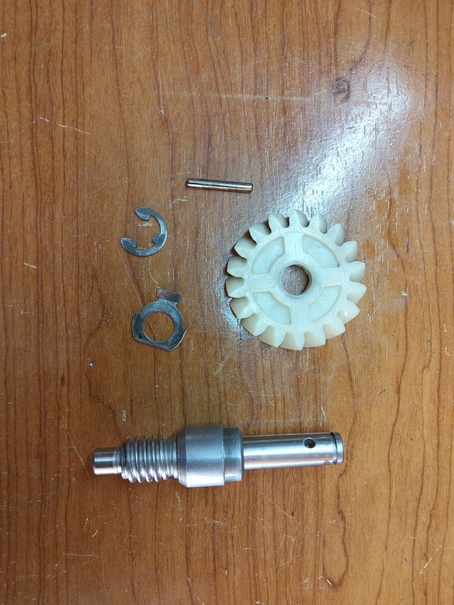 Piñon eje bomba aceite