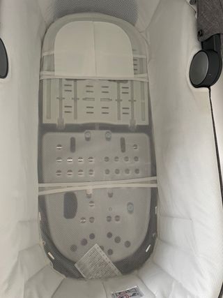 Capazo bebé Inglesina Áptica con patas de soporte
