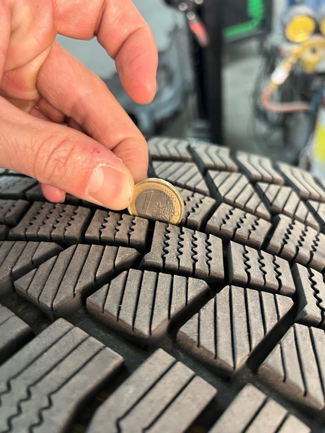 1 RUEDA DE INVIERNO 225 / 40 R18 NUEVA.