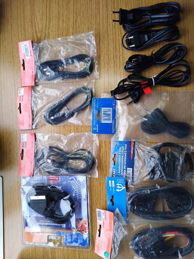 Conjunto conectores y cables de Red.