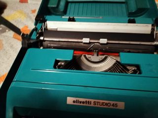 Maquina de escribir olivetti STUDIO 45