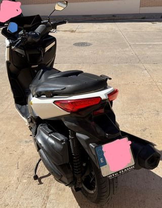 YAMAHA    X-MAX 400.