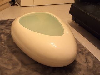 Mesa de apoio com design e luz embutida