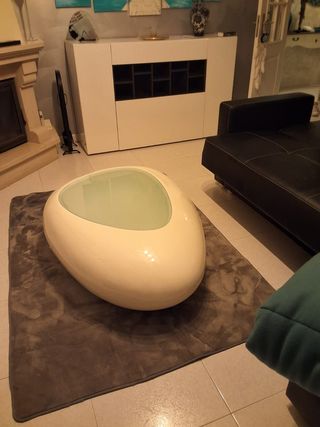 Mesa de apoio com design e luz embutida