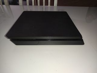 PLAY STATION 4 