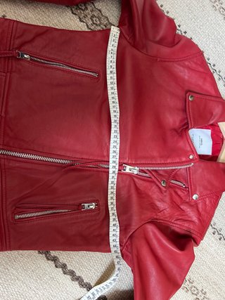 Biker de piel autentica Mango  Color rojo oscuro.