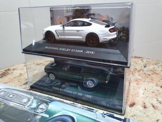 Lote dos Ford Mustang  Escala 1/43