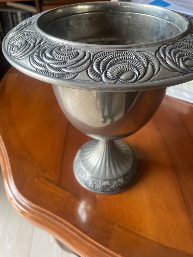 Vaso Vintage intagliato ai bordi