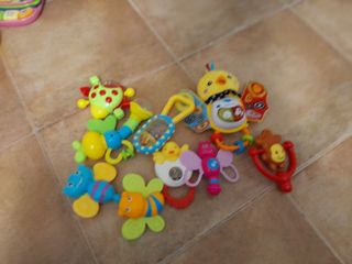 Se venden varios juguetes infantiles