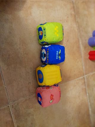 Se venden varios juguetes infantiles