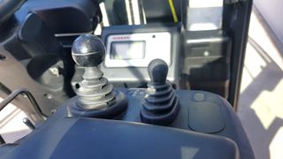 CARRETILLA ELECTRICA CABINADA TRIPLE 2000 KG