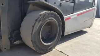 CARRETILLA ELECTRICA CABINADA TRIPLE 2000 KG