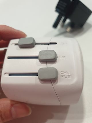 2 ADAPTADORES DE VIAJE