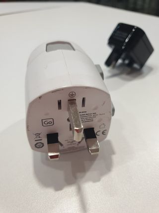 2 ADAPTADORES DE VIAJE