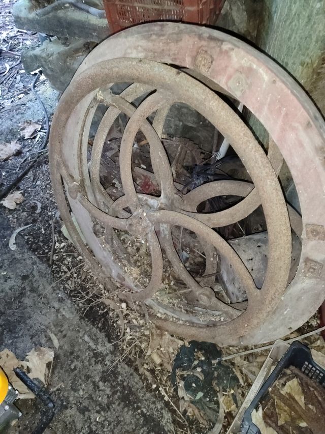 Ruedas volantes de hierro