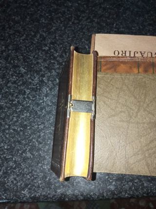 Libro pequeño antiguo