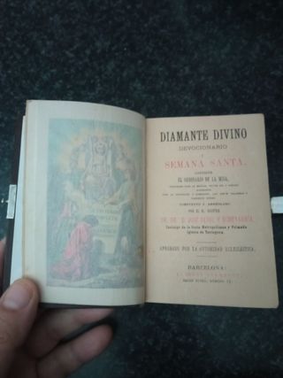 Libro pequeño antiguo