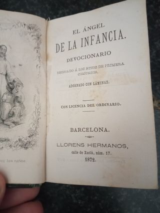 Libro pequeño antiguo